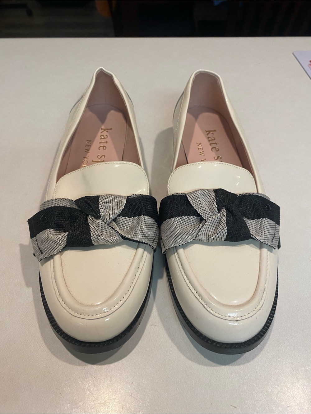 KATE SPADE LEANDRA PATENT LEATHER LOAFER CREAM BLACK BOW PLAID
HEEL SZ 7 - Picture 5 of 16